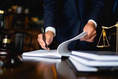 Czy adwokat może zostać notariuszem?