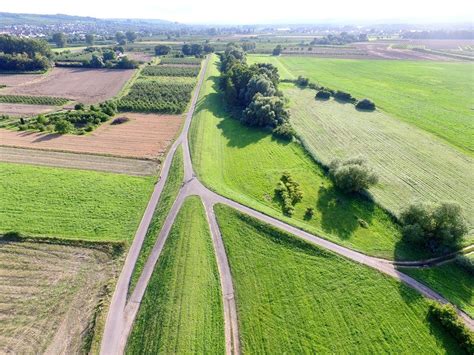 Ile trzeba mieć hektarów aby być rolnikiem?