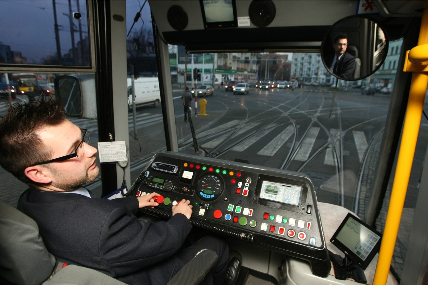Jak zostać motorniczym tramwaju w krakowie?